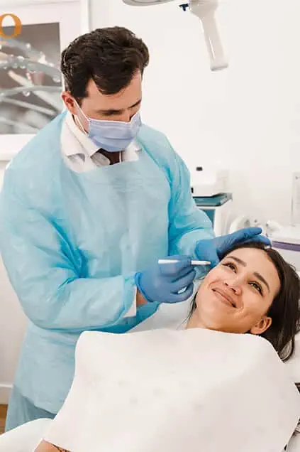 Dr Gregorio De Carvalho — aesthetic clinic Kensington doctor performing treatment